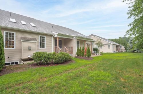 9 Watkins Dr, Sandy Hook CT  06482-1366 exterior