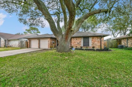 5003 Colmesneil St, Pearland, TX 77584-1244