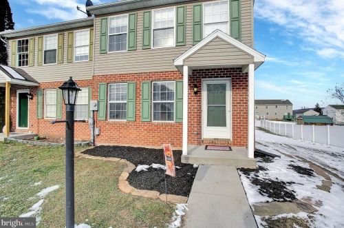 2066 Wyatt Cir, York, PA 17315-3676