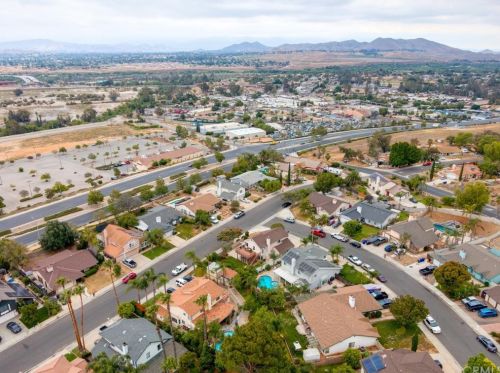 8450 Tamarind Ln, Riverside CA  92509-5180 exterior