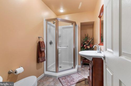 104 Cliff Ave, Lancaster PA  17602-4700 exterior