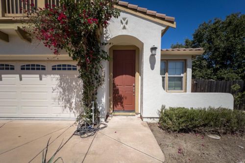 1052 Parkside Dr, Vacaville, CA 95688-9479