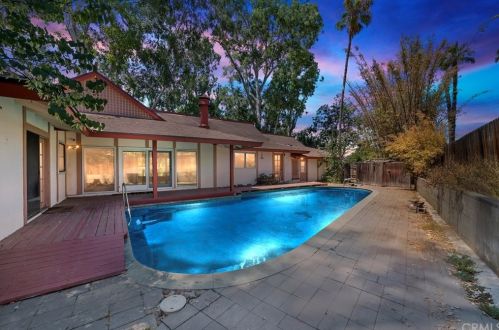 7438 Whitegate Ave, Riverside CA  92506-5431 exterior