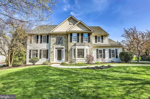 1325 Hyde Park Dr, Lancaster, PA 17601-7116
