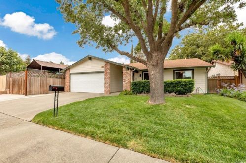 106 Arroyo Ct, Vacaville, CA 95687-5204