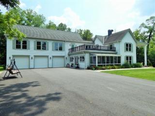 1042 Clough Pike, Cincinnati OH  45245-1936 exterior