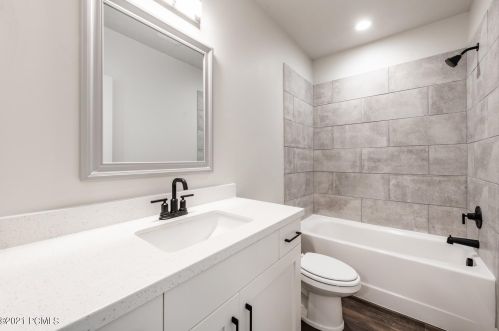 182 Valley View Ave, Hoytsville UT 84017-5533 exterior