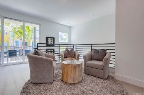 262 Rockefeller, Irvine CA  92612-8113 exterior