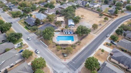 105 Rodeo Cv, Uhland TX 78640-5577 exterior