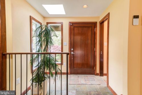 1333 Buttermilk Ln, Herndon, VA 20190-3905
