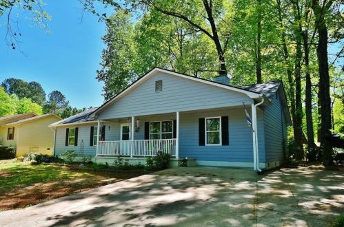 2925 Lullwater Trl, Gainesville, GA 30506-1140