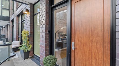 206 Park Dr, Chicago, IL 60601