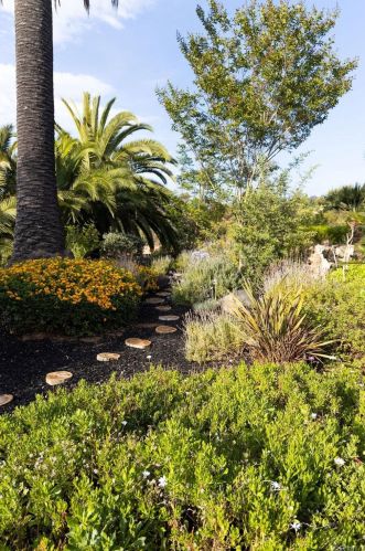 2166 Warmlands Ave, Vista CA  92084-3338 exterior