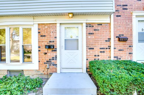 1016 Ashton Ct, Streamwood, IL 60107-2906