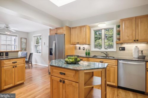 1221 Pinecrest Cir, Silver Spring MD 20910-1626 exterior