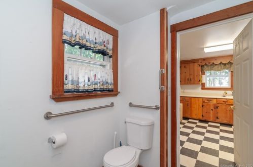 58 Norwich Rd, Quaker Hill CT  06375-1127 exterior