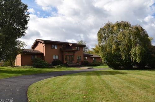 16 Brookside Ln, Andover, NJ 07821-2045