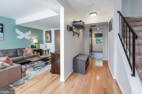 7802 Snead Ln, Falls Church, VA 22043-3510