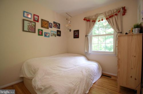 7676 Tiverton Dr, Springfield VA  22152-2018 exterior