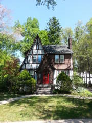 17 Iroquois Ave, Allendale, NJ 07401-1319