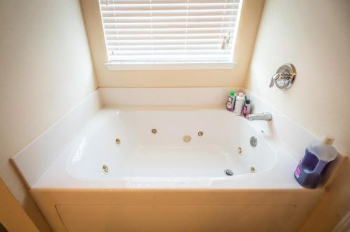 5736 Parkview Hills Ln, Fort Worth TX  76179-6714 exterior