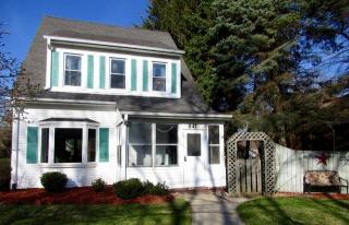 841 Madison St, Bull Valley, IL 60098-2832