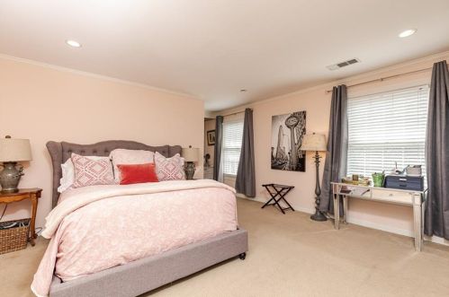 31 Mooregate Sq, Atlanta GA  30327-1539 exterior