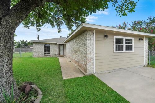 205 Bert St, Angleton TX 77515-5274 exterior