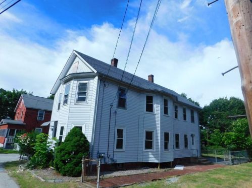 84 Spruce St, Warwick, RI 02886-7135