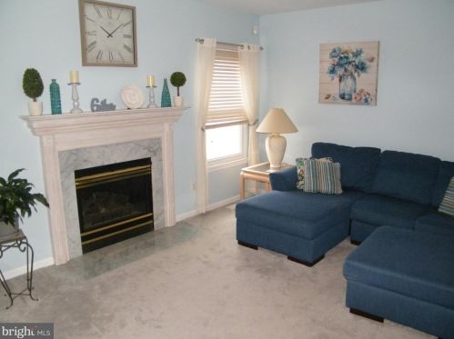 8 Sayre Dr, Erial, NJ 08081-4166