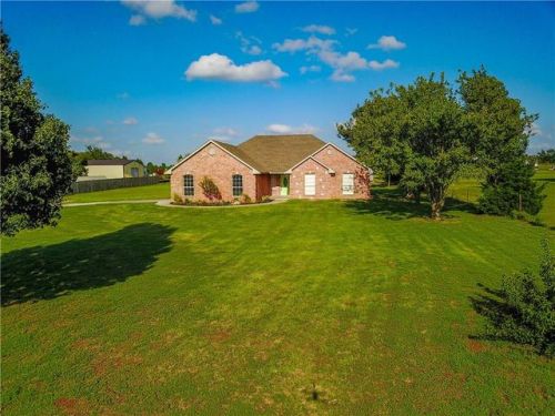 1053 Mustang Rd, Blanchard, OK 73010-6637