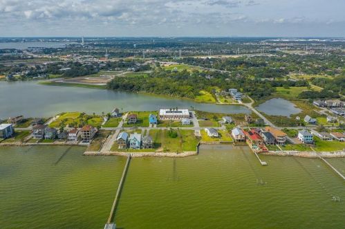 709 Gale St, Taylor Lake Village TX  77586-3739 exterior