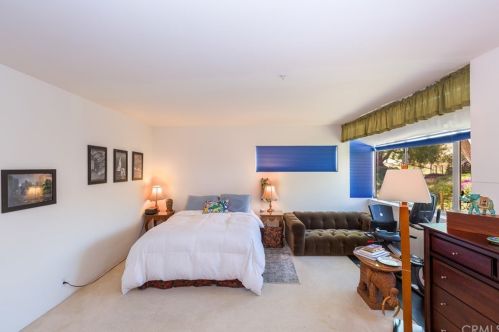 2025 Mt Vernon Ave, Riverside CA  92507-2528 exterior