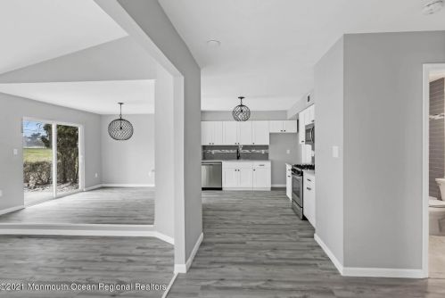 52 Redwood Dr, Tinton Falls NJ 07712-8702 exterior