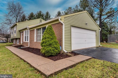 4825 Tamar Dr, Harrisburg, PA 17111-3620