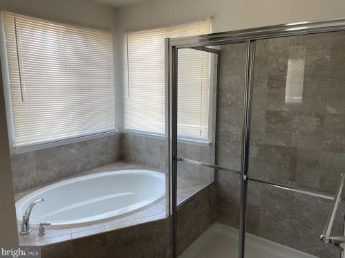 118 Un Rdg Dr, Charles Town WV 25414-4937 exterior