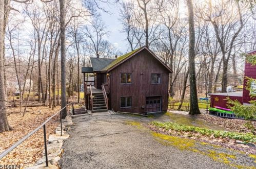 62 Summit Dr, Parsippany, NJ 07834-2319