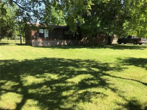 1740 Kay Ln, Azle, TX 76020-6106