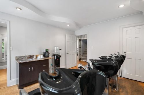 2965 Hardman Ct, Atlanta GA  30305-3424 exterior
