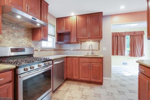 64 Whitehead Rd, Bridgewater, NJ 08807-3555
