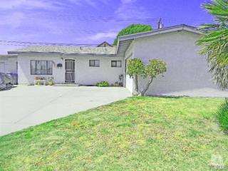 1811 Birch St, Oxnard, CA 93035-2716