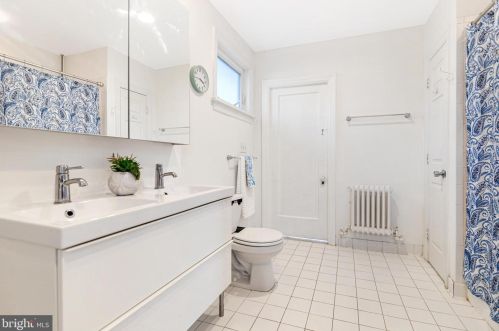 501 Warwick Rd, Tavistock NJ 08033-3831 exterior