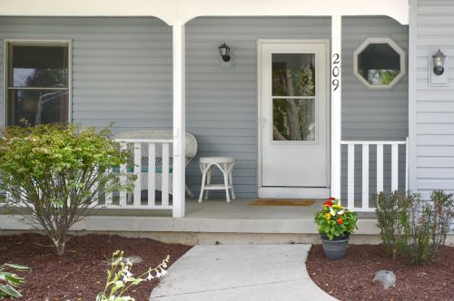 209 Juniper Dr, North Aurora, IL 60542-1066