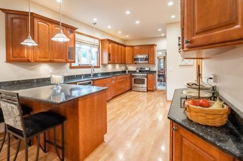 3919 Baybrook Dr, Naperville, IL 60564-9339