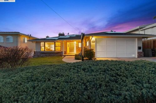 18075 Center St, Hayward, CA 94546-1601