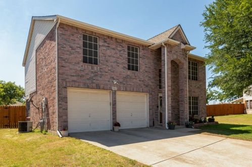 1012 Peacock Dr, Fort Worth, TX 76131-4874