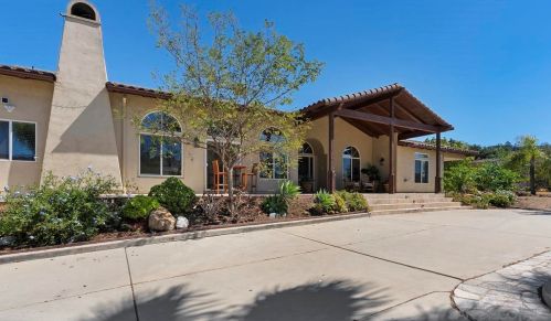1678 Country Club Dr, Escondido, CA 92029-2717
