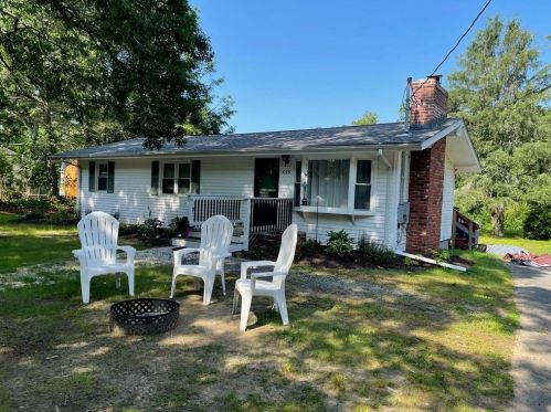 335 Railroad Ave, South Kingstown, RI 02874-1810