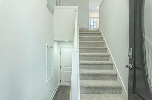 708 Cosmopolitan Dr, Atlanta, GA 30324-3615