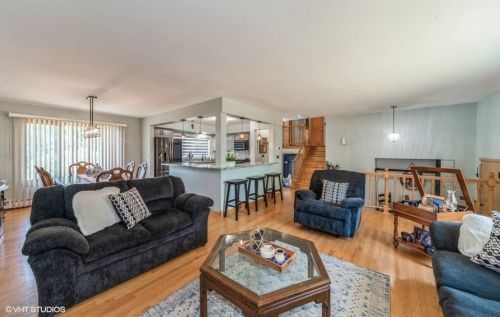 8212 Lyons St, Niles IL  60714-1336 exterior